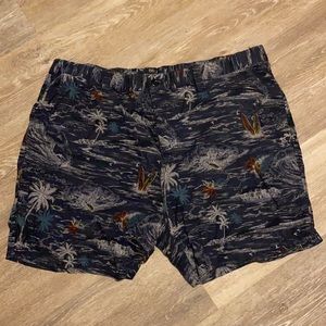 - Lucky brand men’s size 36 beach  print shorts
